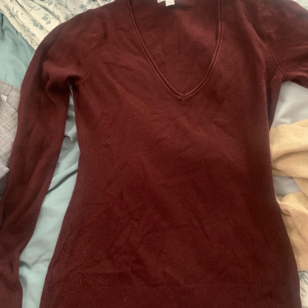 Clearance BUNDLE OF 4 two turtlenecks and two sweaters
SIZE XS
GREAT CONDITION - Picture 8 of 12